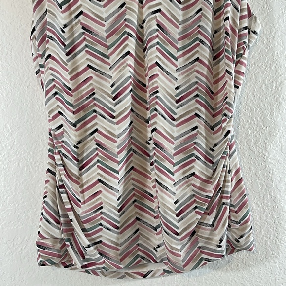 White House Black Market Shirred Tank Blouse Chevron Pattern Sleeveless NWT Sz M - Picture 3 of 10